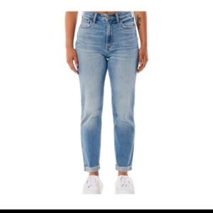 Hollister Womens Ultra High Rise Light Wash Mom Jean 13S/ 31
